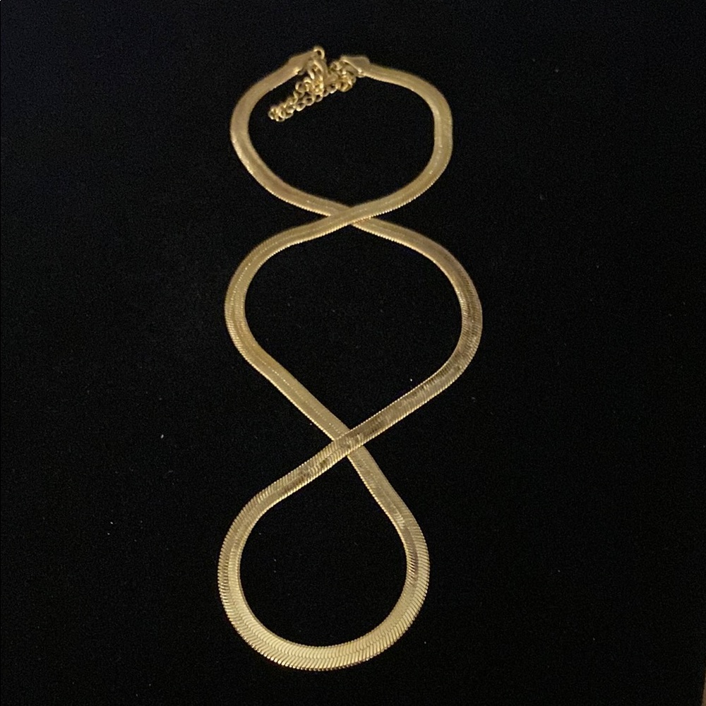 Elegant Gold Infinity Necklace